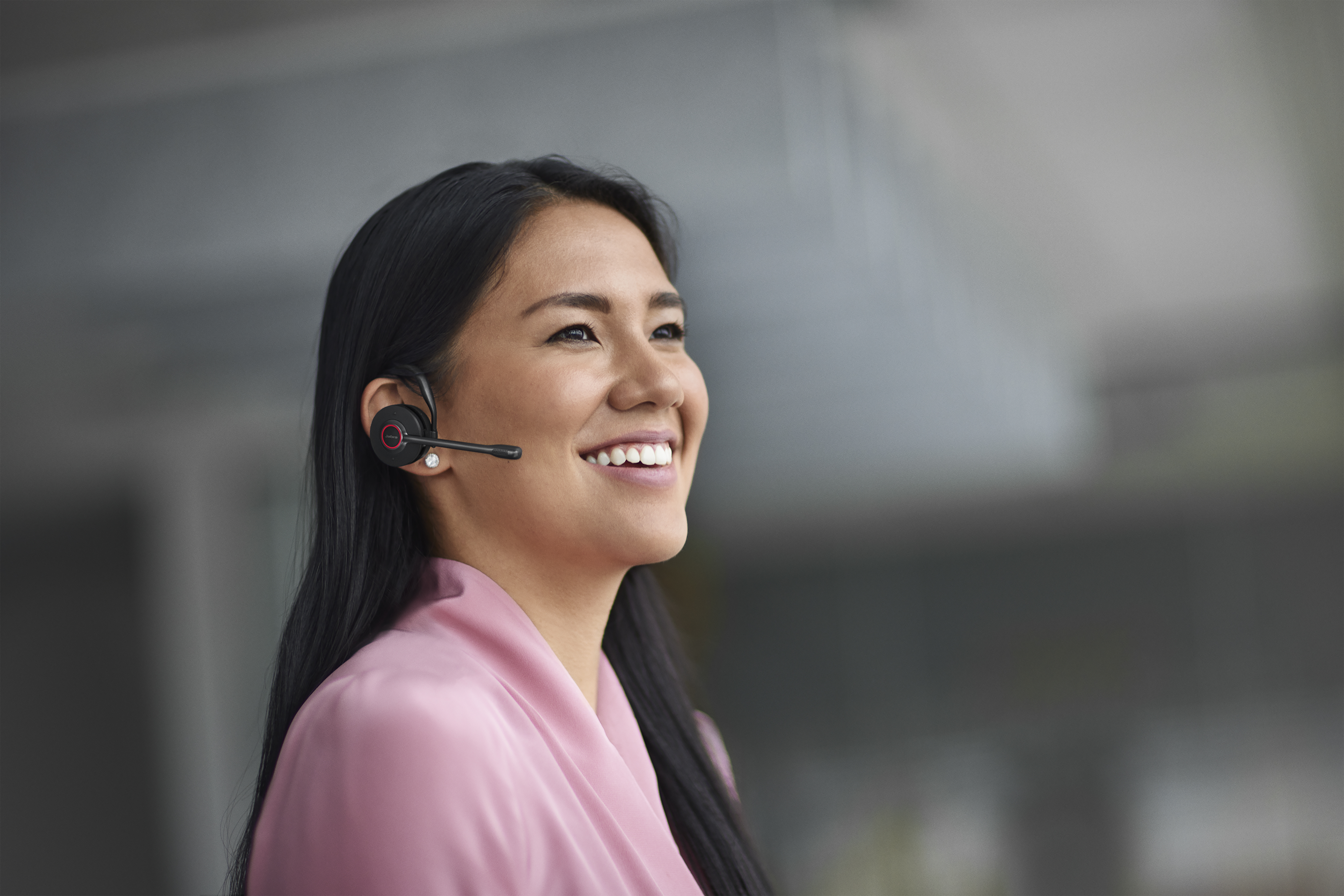 Jabra Engage 45 SE Convertible Earhook Lifestyle Female Standing office 3840x3840 72dpi.jpg
